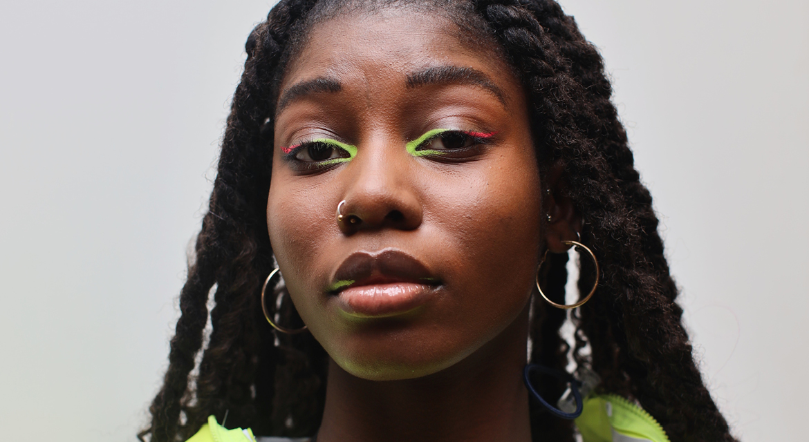 Look of the Day: Cool Girl Liner